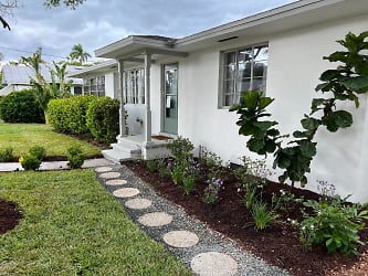 1629 Poinsettia Ave - Fort Myers, FL