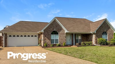 6749 Greyhawk Cove S - Olive Branch, MS
