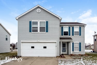 679 Runnymede Ct - Greenfield, IN