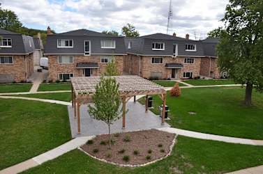 Courtyards On The Park Apartments - Des Plaines, IL