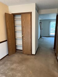 Wile - 5245-5251 Griffen Apartments - Columbus, OH