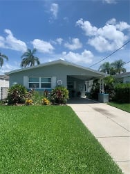 4551 Floramar Terrace - New Port Richey, FL