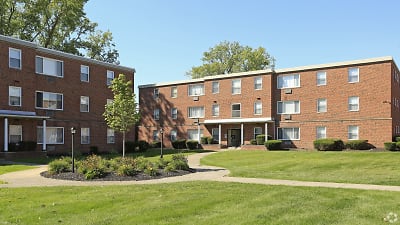 Ellacott Parkway Apartments - Cleveland, OH