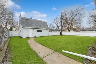 3454 Monroe St - Lansing, IL