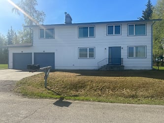 4083 Iris Ln - Fairbanks, AK