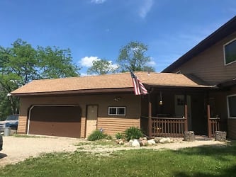 3948 Waterville Rd - Dousman, WI