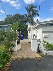 4421 NW 34th Ct - Lauderdale Lakes, FL