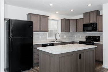 Crystal Lake Apartments - Delaware, OH