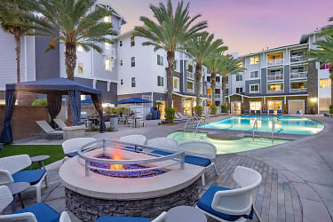 Beach & Ocean Apartments - Huntington Beach, CA