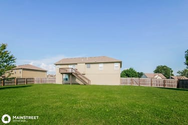 316 Golfview Dr - Pleasant Hill, MO