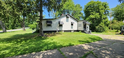 3777 Irving Park Ave - Woodmere, OH