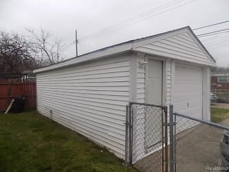 504 E Lincoln Ave - Madison Heights, MI