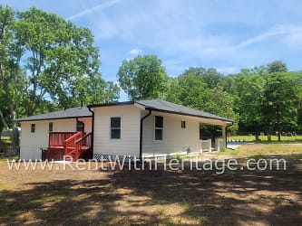 7082 Queensferry Dr - Mableton, GA
