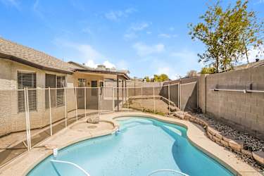 8745 W Tuckey Ln - Glendale, AZ