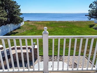 8 Bay Rd - East Patchogue, NY
