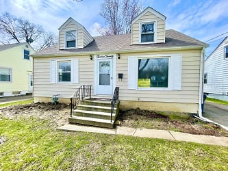 1220 Root Rd - Lorain, OH