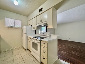 126 Scott St Apartments - San Marcos, TX