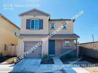 891 N Terra Cotta Dr - Fresno, CA