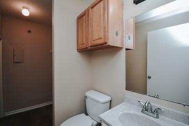 611 Sherwood Apartments - Victoria, TX