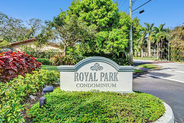 105 Royal Pk Dr - Oakland Park, FL