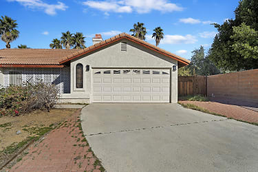 69440 Victoria Dr - Cathedral City, CA