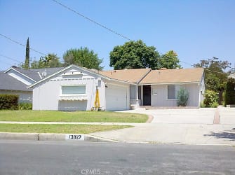 13827 Cantlay St - Los Angeles, CA