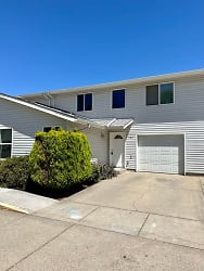 825 Morse Ave SW - Albany, OR