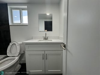 4850 SW 26th Ave #1 - Fort Lauderdale, FL