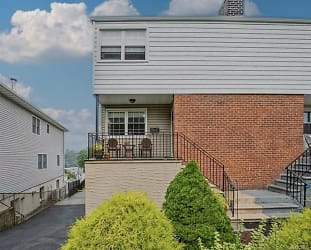 27 Troy Ln - Yonkers, NY