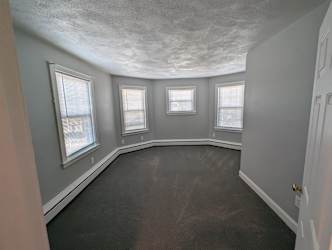 142 Elm St #3 - Amesbury, MA