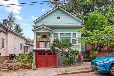 230 SW Woods St - Portland, OR