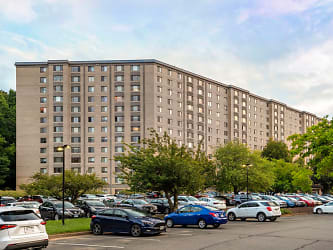 Eaves Fairfax Towers Apartments - Falls Church, VA