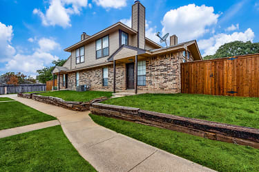 117 Peachtree Ct - Kennedale, TX