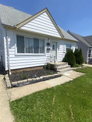 2606 Stanfield Dr - Parma, OH
