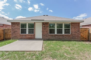 8809 Highland Orchard Dr - Fort Worth, TX