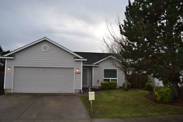 1306 Trent Ave N - Keizer, OR