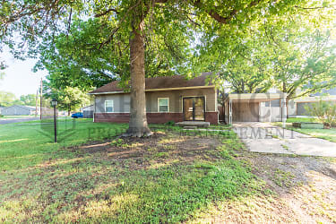 300 W Breese Ave - Colwich, KS