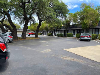 The LUX Riverside Apartments - Kerrville, TX