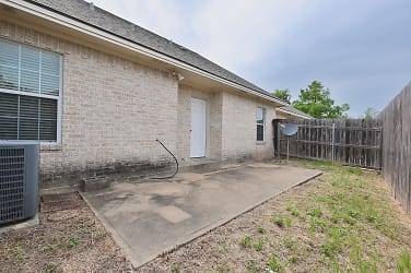 402 Fraternity Row unit 1 - College Station, TX