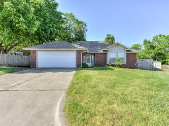 100 Greentree Dr - Noble, OK