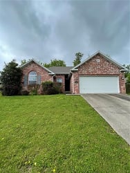 3593 W Clearwood Dr - Fayetteville, AR