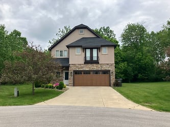 2998 Creekside Ct - Stow, OH