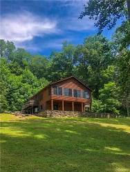 559 Quaker Hill Rd - Pawling, NY