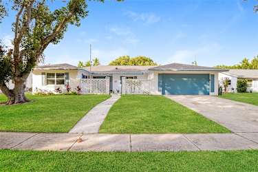 2631 Derbyshire Rd - Maitland, FL