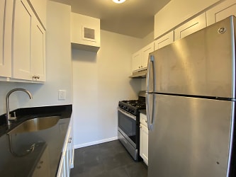 152 Parkside Ave unit 4M - Brooklyn, NY