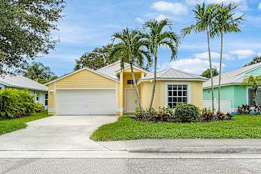 110 Old Jupiter Beach Rd - Jupiter, FL