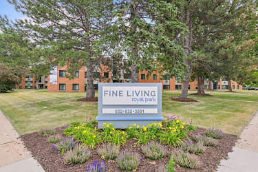 Fine Living At Aquila Park & Royal Park Apartments - Saint Louis Park, MN