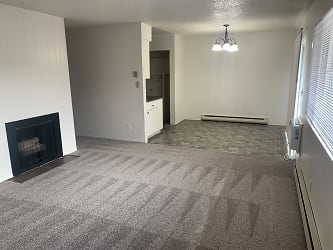 700 Crater Lake Ave - Medford, OR