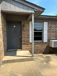 300 E Knoxville St - Greenwood, AR