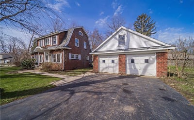 1356 Oxford Dr - Madison, OH